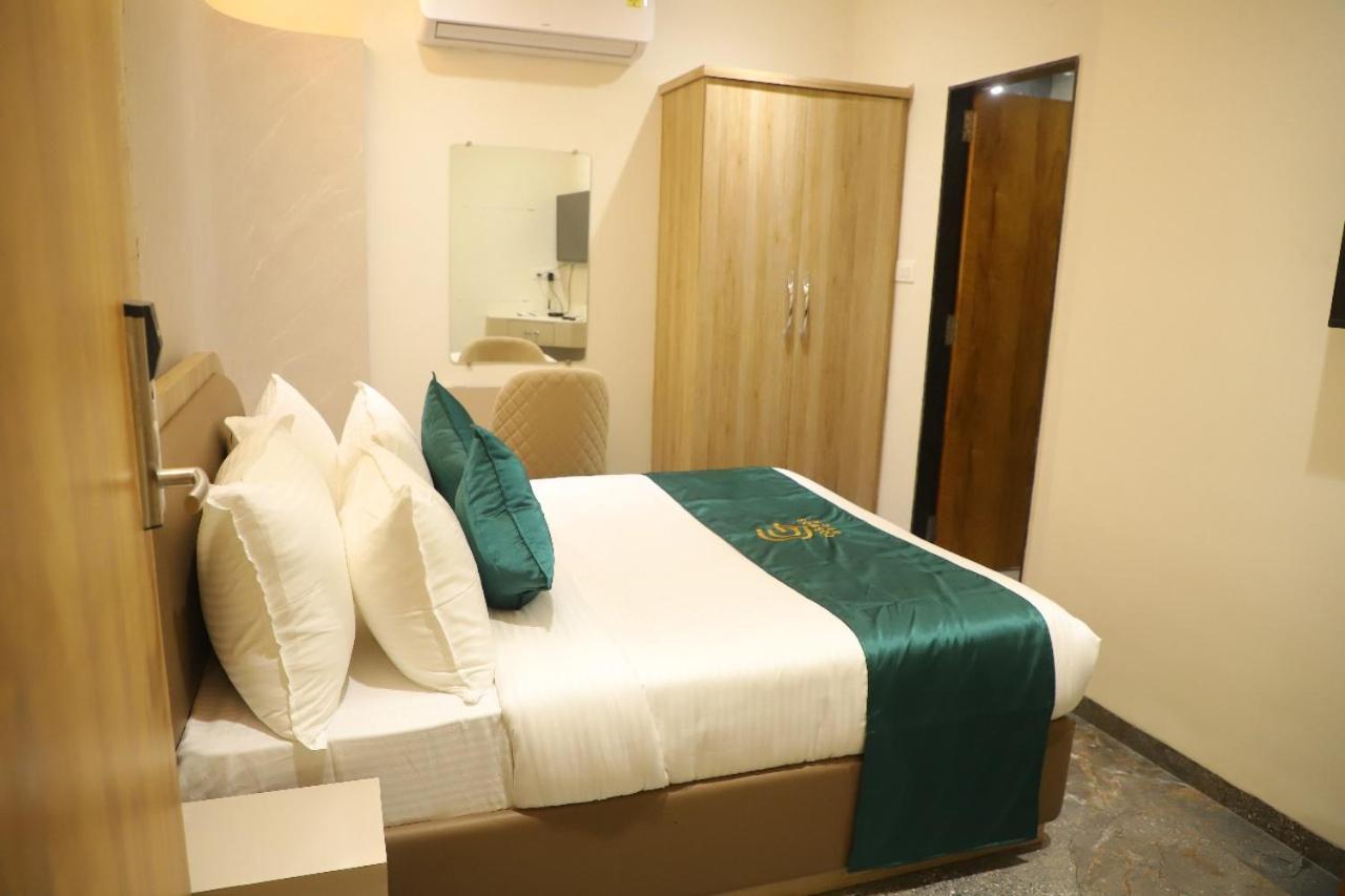 Hotel Cosmos Green Индор Екстериор снимка